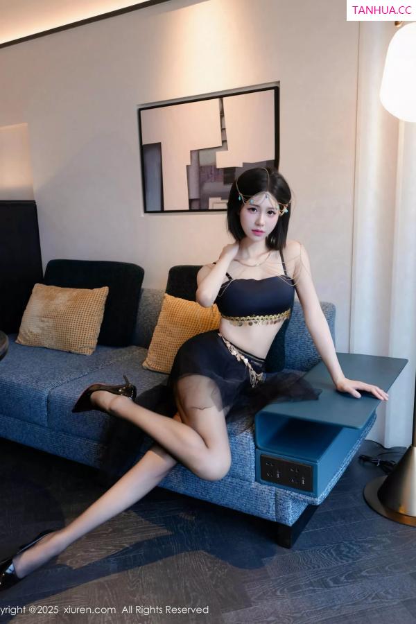   [XiuRen]高清写真图 2025.06.18 No.10427 奶芙酱-EVA 黑色内衣第2张图片